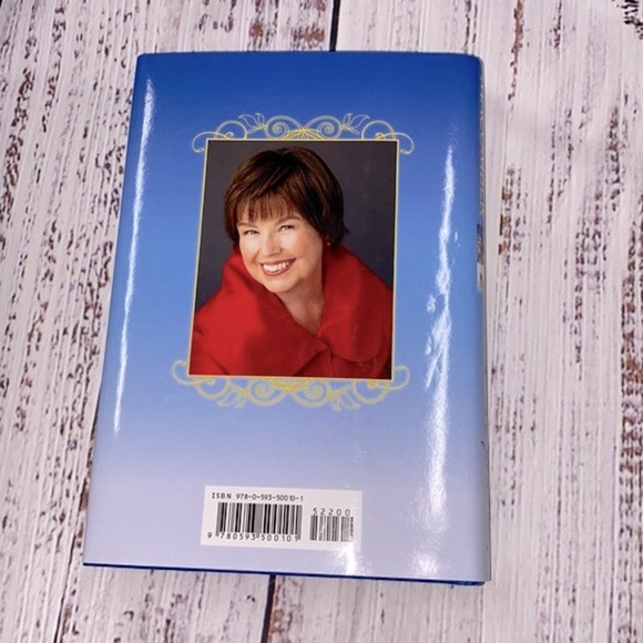 Debbie Macomber Christmas novel - Picture 8 of 8